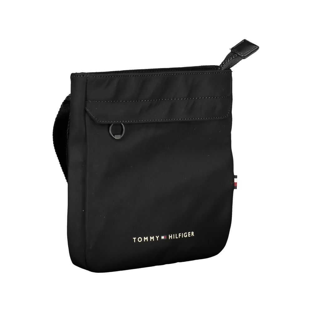 Tommy Hilfiger skuldertaske i genanvendt polyester – sort
