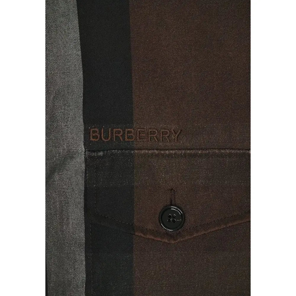 Burberry brun bomulds parka med mørkebrun skjorte, tekstur og sorte knapper. Spar 30-70% på 100% originale brands