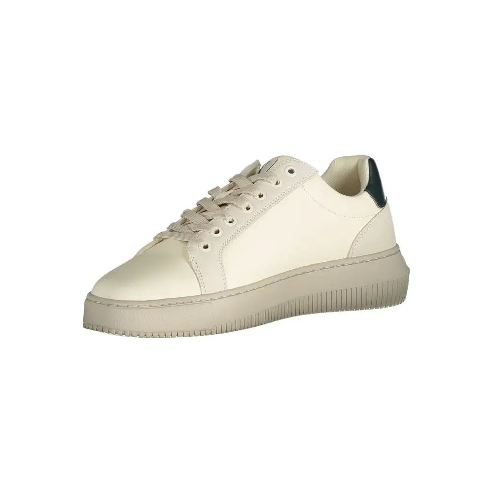 Calvin Klein hvide sneakers med cremeklæd og grøn hæl i outlet mærkevarer