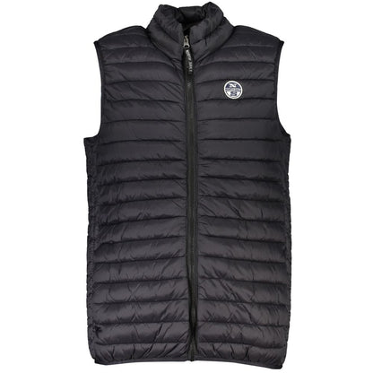 Sort quiltet vest set forfra med lynlås og rund logo på brystet