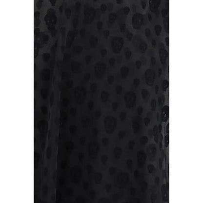 Alexander McQueen sort skjorte med sort tynd stof og subtilt kraniedesign