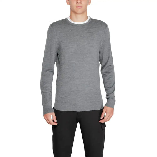 Grå Calvin Klein genbrugsvillestrømpe sweater med hvid krave i det rene sportswear