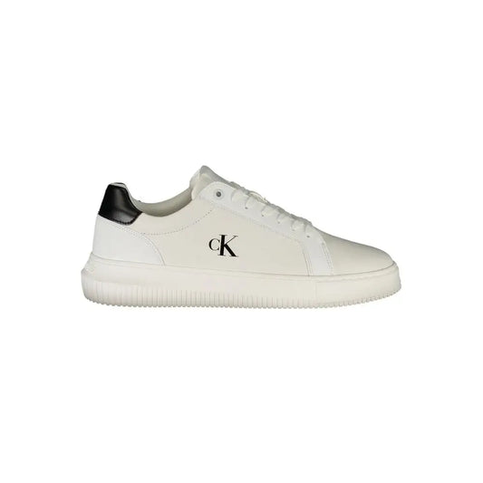Hvide Calvin Klein læder sneakers med sort hæl og logo