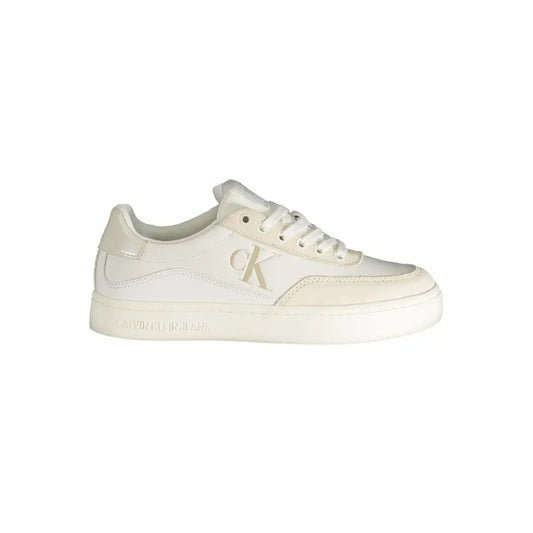 Hvid Calvin Klein polyester sneaker med minimalistisk design og guldlogo