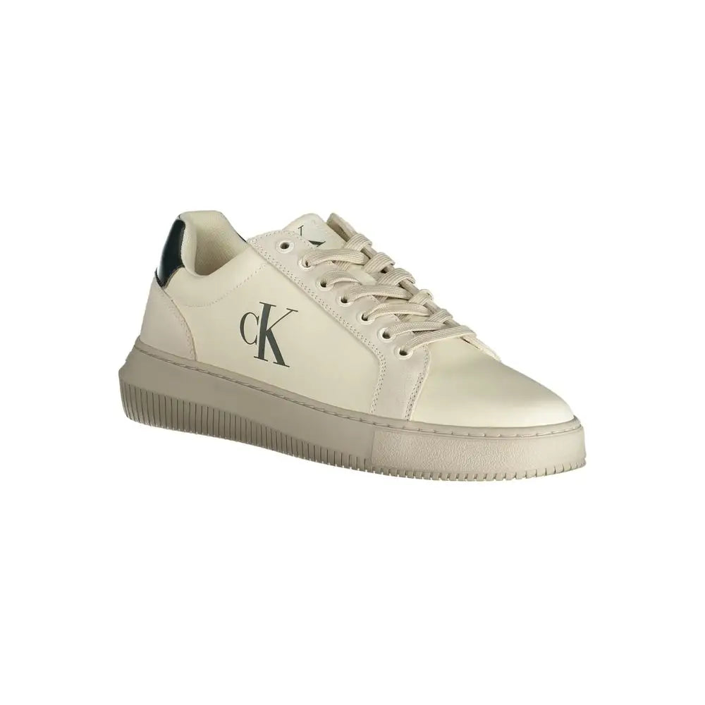 Calvin Klein hvide sneakers i creme læder med sort CK-logo
