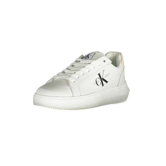 Hvide Calvin Klein polyester sneakers med minimalistisk design og sort logo