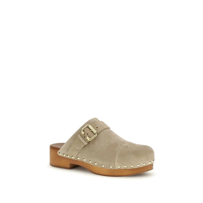 Chloé beige suede mule clog med guld-tone spænde og sølvstuds. Outlet mærkevarer, spar 30-70%