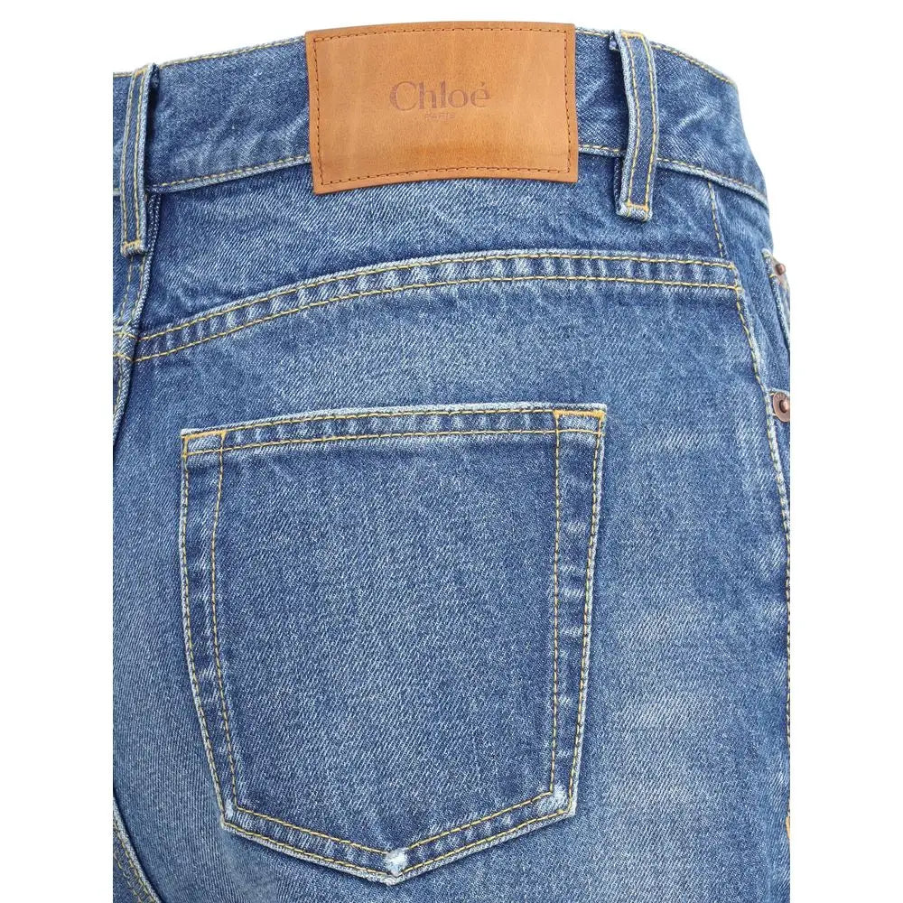 Chloé flare jeans med blå denim og tan læderpatch med Chloé-embossing