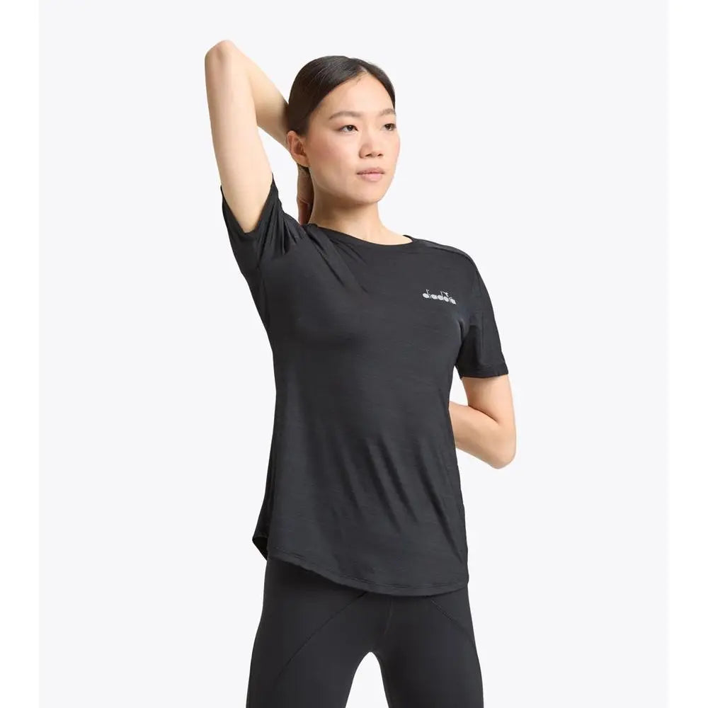Diadora sortærmet polyester t-shirt i sort med diskret logo