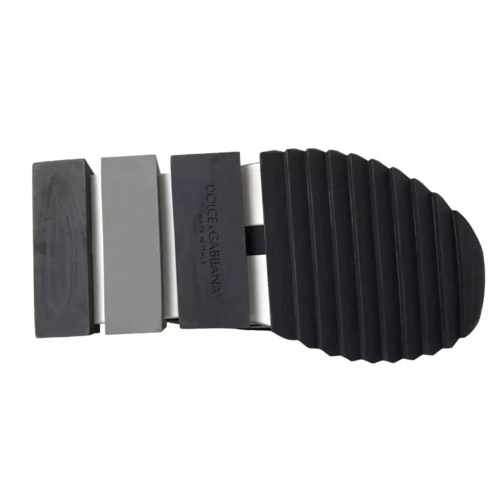 Bagside af Dolce & Gabbana gabbana black white slip on Sorrento sneakers med sort gummisål og grå hælkappe-logo