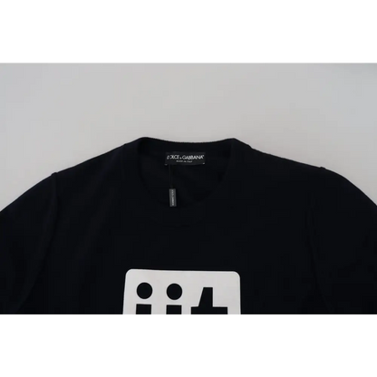 Dolce & Gabbana blue cashmere pullover sweater med sort t-shirt og hvid grafik