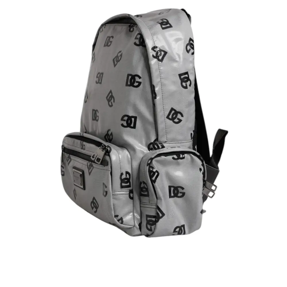 Elegant grå Dolce & Gabbana rygsæk med DC-logo mønster og lynlåse