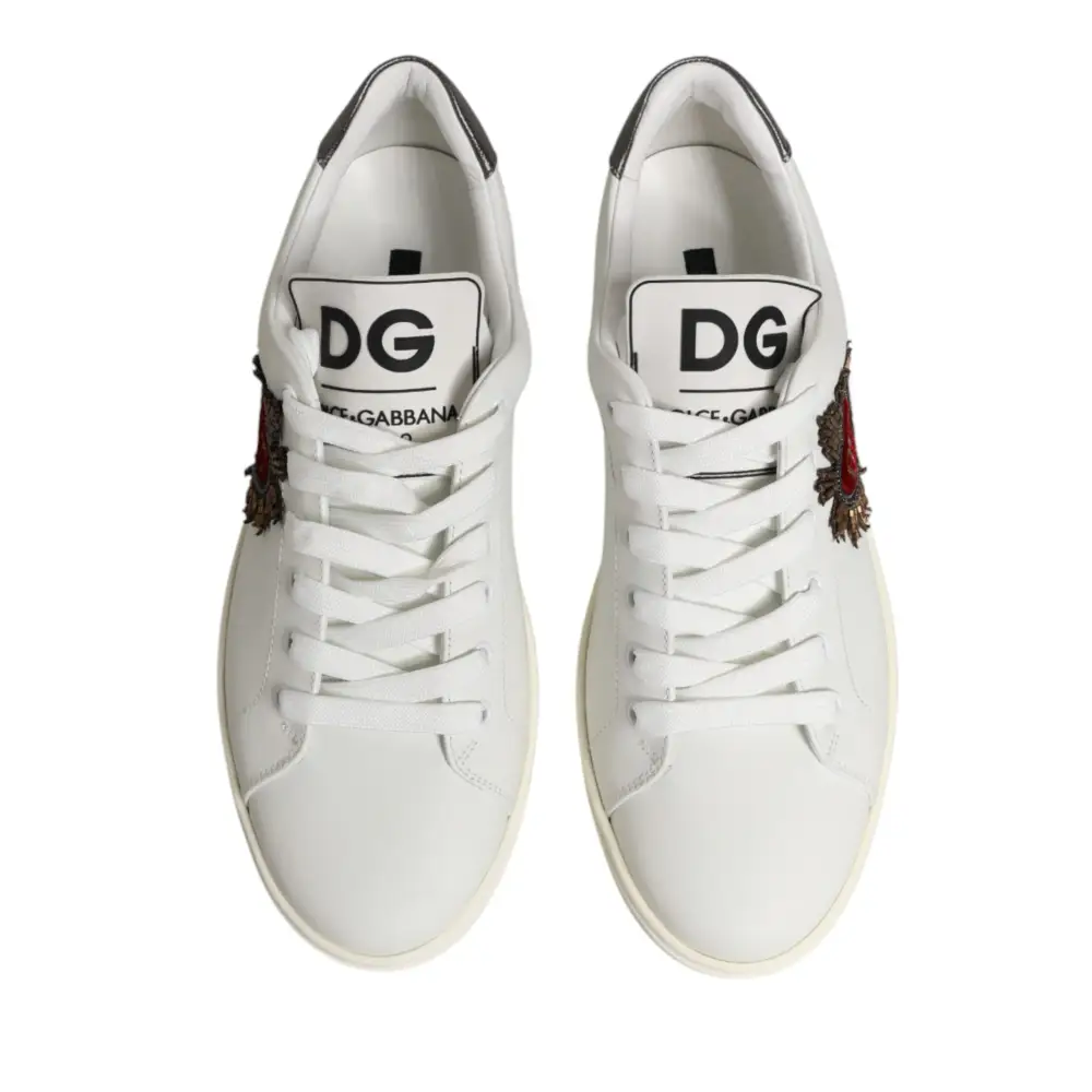 Dolce & Gabbana hvide lædersko med blomsterbroderi og Sacred Heart patch. Spar 30-70% på mode