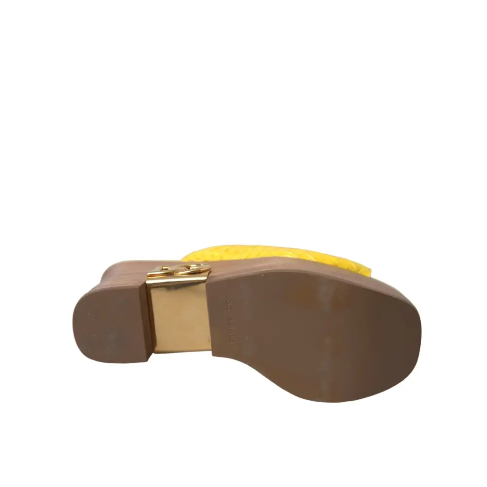 Dolce & Gabbana gul læder wood mule wedge med brunt gummisål og guld hælklemme