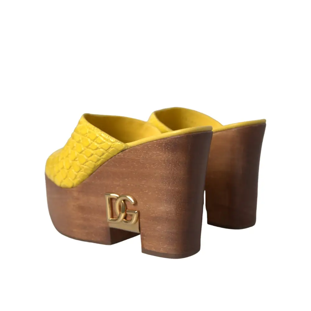Gule Dolce & Gabbana læder wood mule wedge slides med træklods og DG-logo