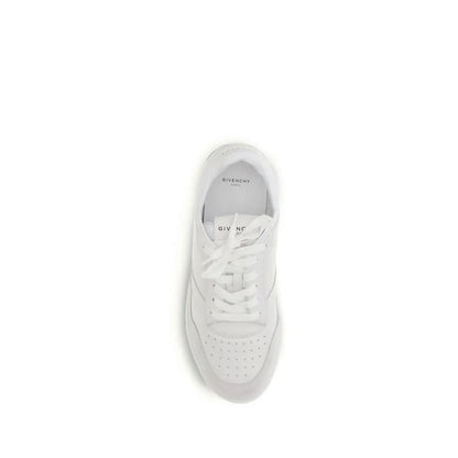 Hvid Givenchy calf leather bos taurus low top sneaker med perforeret overdel