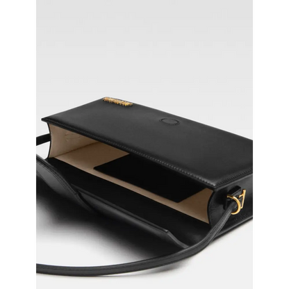 Jacquemus Bambino Long sort læder crossbody taske med guld hardware