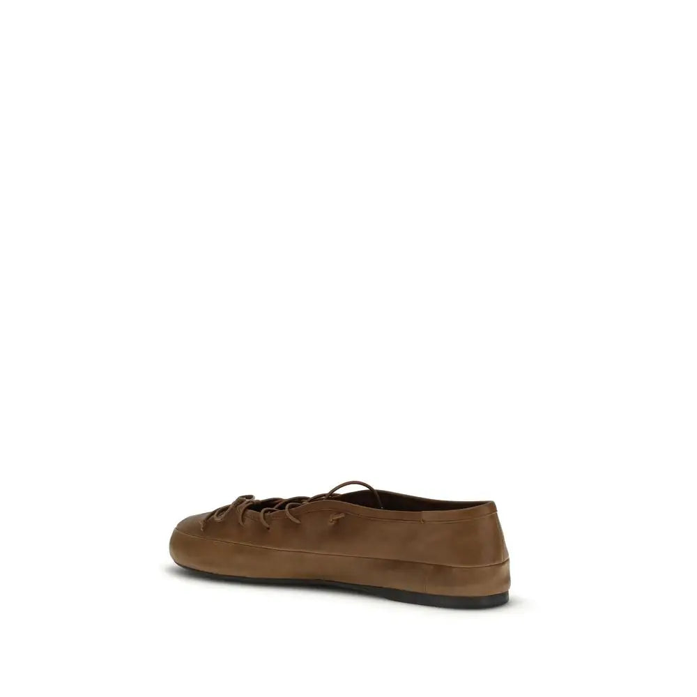 Miu Miu brown lamb suede lace-up flat shoe med sort gummisål