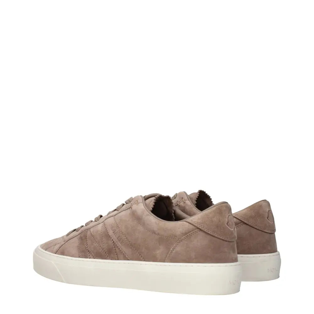 Beige suede low-top sneakers med hvid gummisål fra Moncler, 100% originale brands