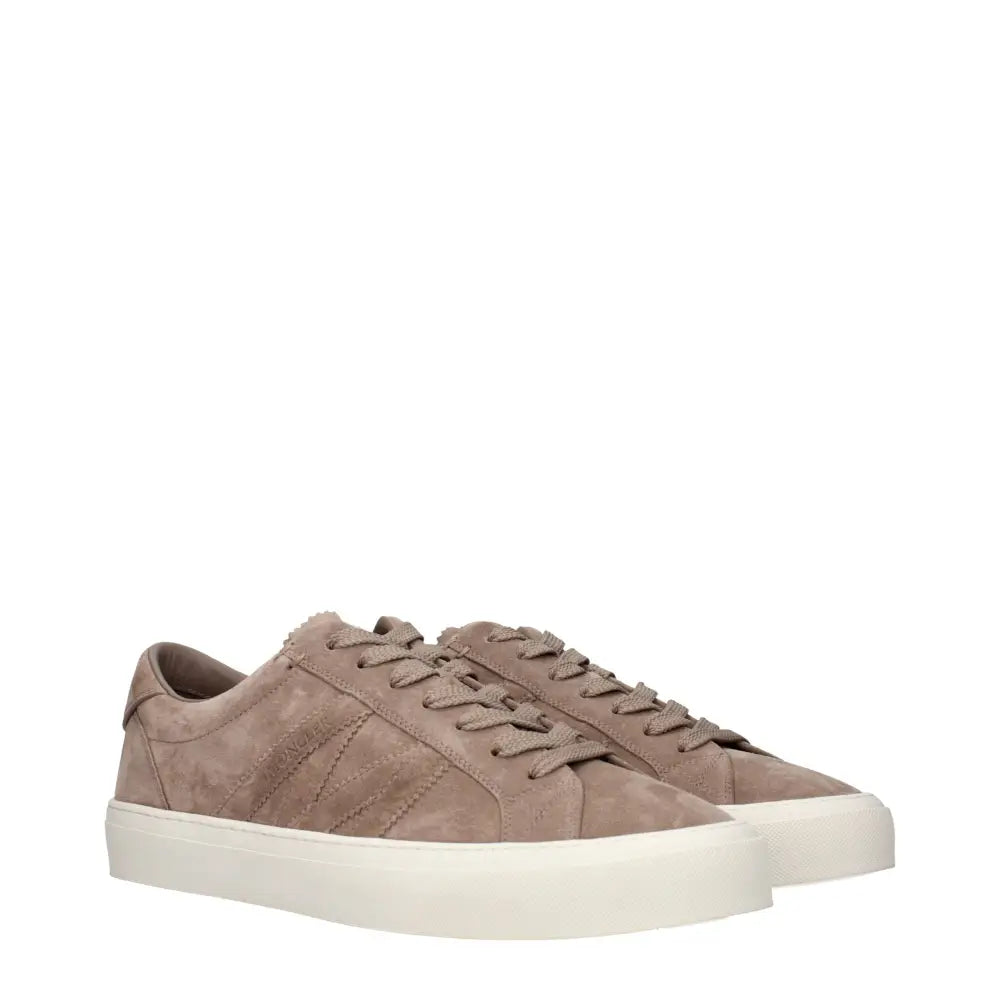 Beige suede low-top sneakers med hvid gummisål fra Moncler, spar 30-70% på mode