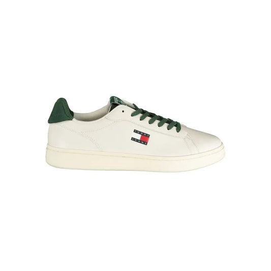 Tommy Hilfiger Bianco Poliuretano sneaker med hvide jeans, grønne snøre