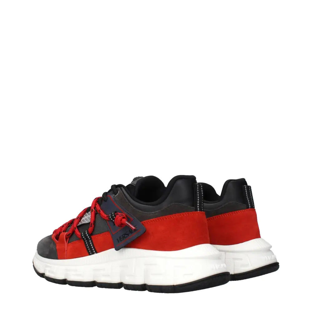 Versace grå læder chunky sneakers med rød og sort design og hvid sål fra outlet mærkevarer